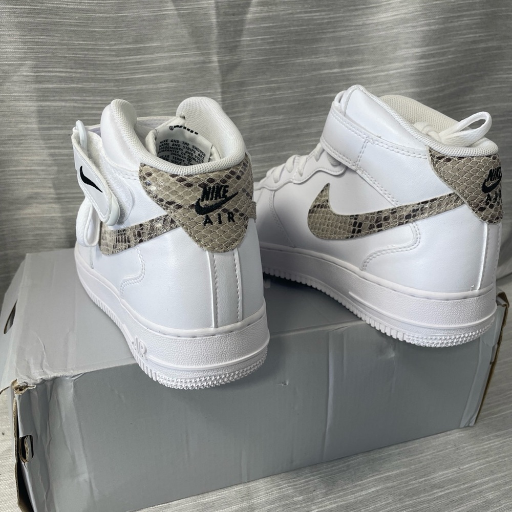 Nike White and Snake Pattern Air Force 1 swoosh retro Sneakers woman’s - Picture 6 of 7